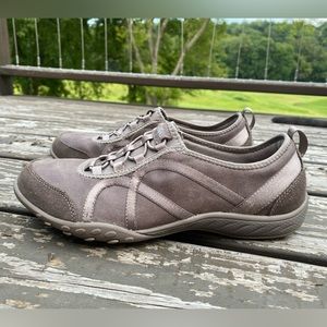 Skechers relaxed fit breath easy remember me sneakers size 7 dark taupe